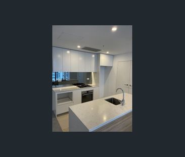 SPACIOUS ONE BEDROOM APARTMENT - Photo 3