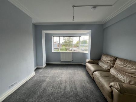 3 bedroom flat to rent - Photo 3