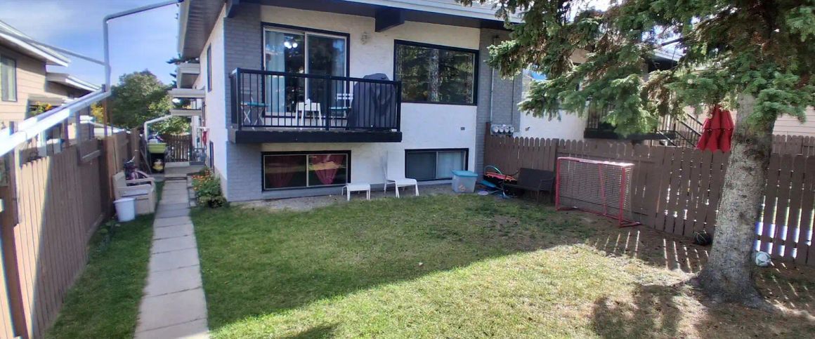 Spacious 3 bedroom corner 4plex in Southwood. $1695 — 3 Bedrooms Fourplex - Photo 1