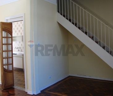 Casa para locação com 3 dormitórios, 2 banheiros, 1 edícula, 1 vaga... - Foto 2