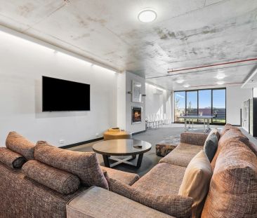 Chic Studio Living in the Heart of Vibrant South Yarra - Photo 2