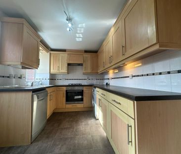 3 bedroom semi-detached house to rent - Photo 3