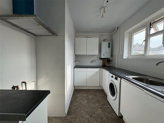 Beautifully Refurbished 2-Bedroom Maisonette with Private Garden in Sutton - Photo 1