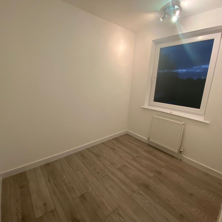 Uxbridge Road, Feltham - Photo 1