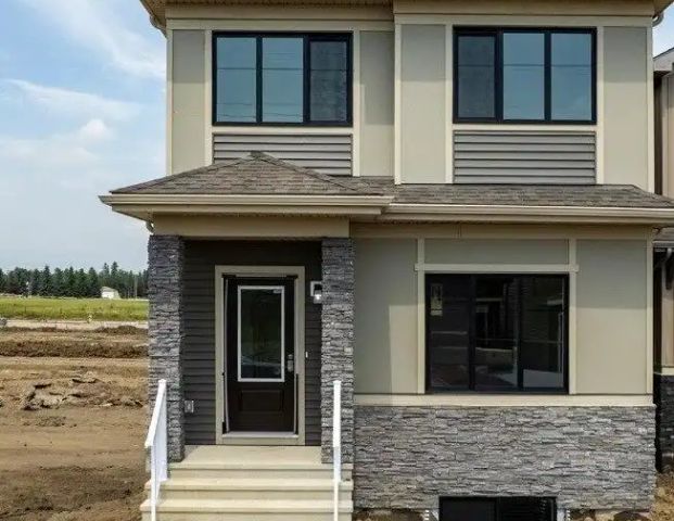 3 bedroom & 2.5 bath house available from September 21 located in new community — 3 Bedrooms House - Photo 1