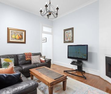 Wonderful 2 bed cul-de-sac home with attic retreat & RLA to parking - Photo 2