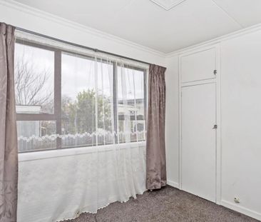 Low Maintenance 2-bedroom flat with wet floor shower - Photo 2