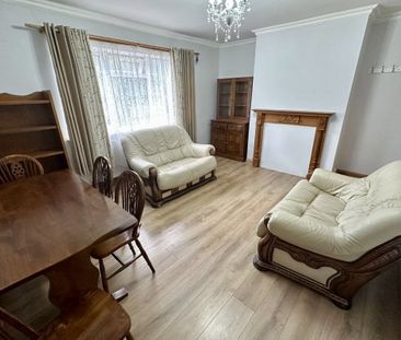 Wykebeck Avenue - Photo 2