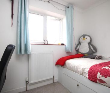 4 bedroom semi-detached house to rent - Photo 2