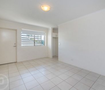 Modern Unit + A/C *rental increase to $460 per week from 19th June ... - Photo 3