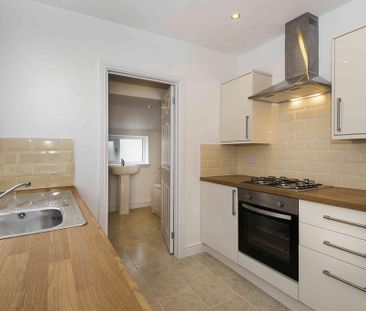 3 bedroom terraced house to rent - Photo 6