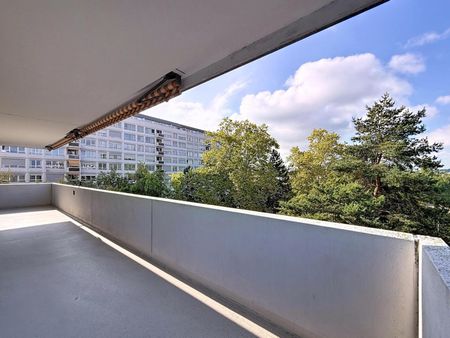 Très joli 5 pièces au 5ème, rafraichi, avec balcons - Photo 4