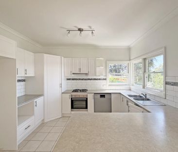 Charming Inner Town Home - Photo 4