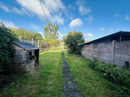 2 bedroom end of terrace house to rent - Photo 2