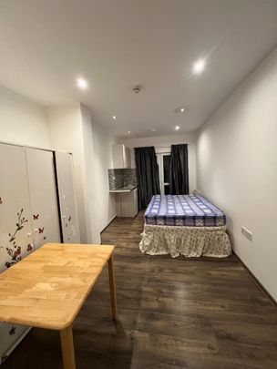 Studio Flat, Bradgate Road, SE6 - Photo 1