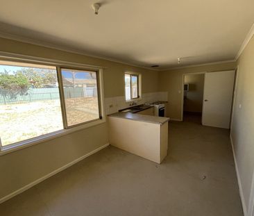 48 McSporran Crescent, Port Augusta - Photo 3