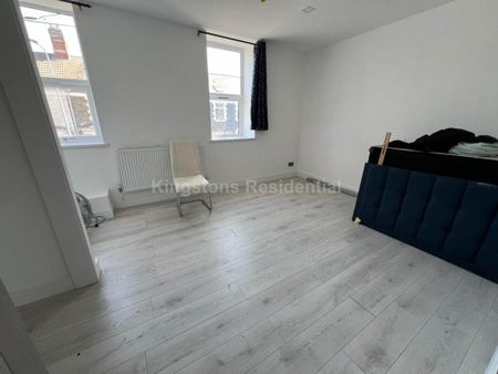 6 bedroom terraced house to rent - Photo 4