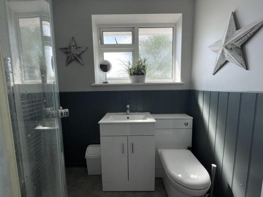 1 bedroom in a house share to rent - Photo 1