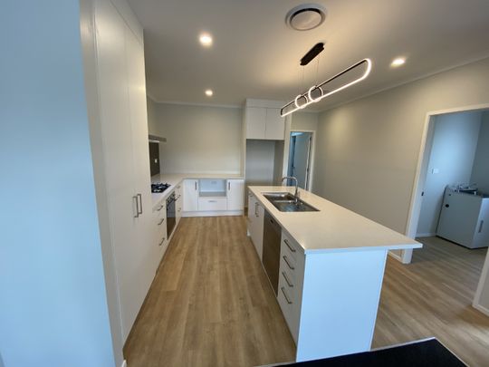 68 Hokioi Drive, Kenepuru - Photo 1