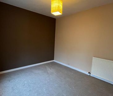 2 bedroom semi-detached house to rent - Photo 5