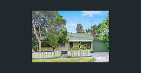 Character Weatherboard in Great Location! - Photo 5