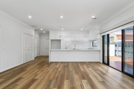 Three bedroom home in a great location - Photo 4