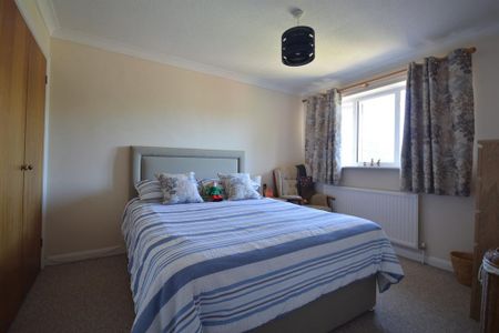 3 bedroom end of terrace house to rent - Photo 4