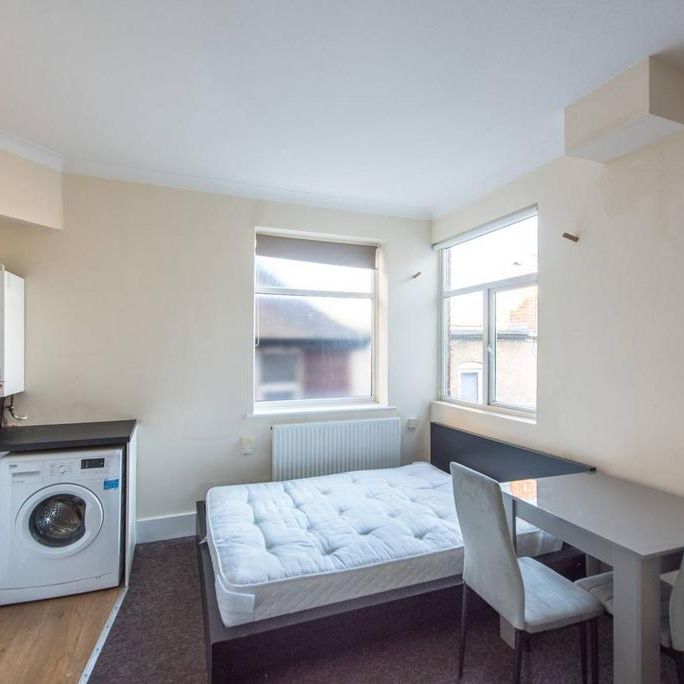 Studio to rent - Photo 1