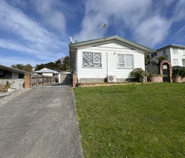 17 Staithes Drive North, Whitby - Photo 2
