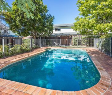 Fully Furnished Townhouse - Photo 4