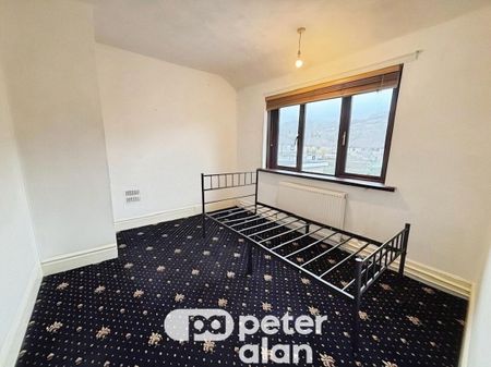 Ty Isaf Park Avenue, Risca, NEWPORT - Photo 4