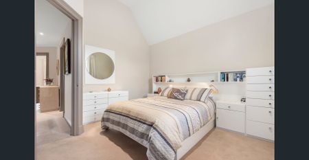 TIMELESS GRANDEUR IN BLUE-CHIP LOCALE - Photo 5