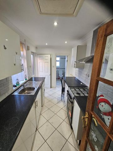 3 bedroom terraced house to rent - Photo 5