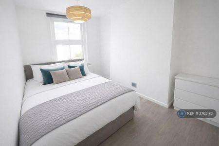 4 bedroom terraced house to rent - Photo 4