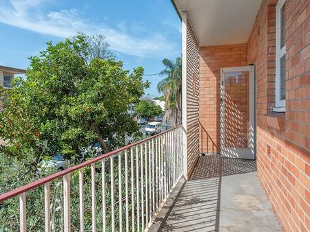 1 Bedroom unit in the heart of New Farm! Rent to increase to $480 per week from 22/12/2026 - Photo 2