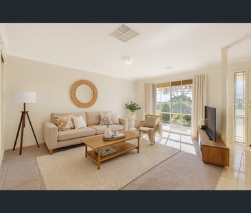 15 Edgewood Road, Roxburgh Park, Vic 3064 - Photo 1