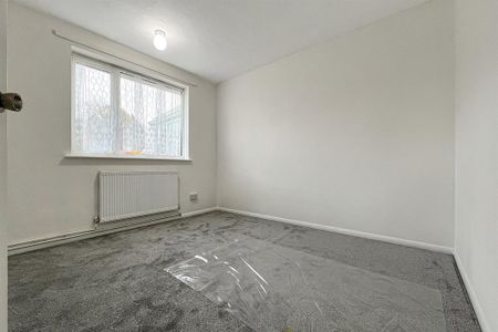 2 bedroom semi-detached bungalow to rent - Photo 4