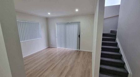 2 year old 3BR Townhouse in Glenview - Photo 2