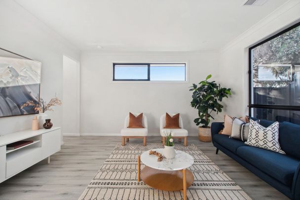 New Designer 3 Bedroom Townhouse – Coastal Luxury Living for Lease - Photo 1