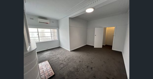 A Rare Ground-Floor Gem in Iconic ‘Hayling’ – Steps from Fitzroy Gardens & Spring Street - Photo 1