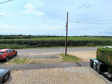 3 bedroom semi-detached house to rent - Photo 5