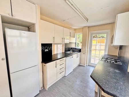 Price £2,300 pcm - Available Now - Unfurnished - Photo 4