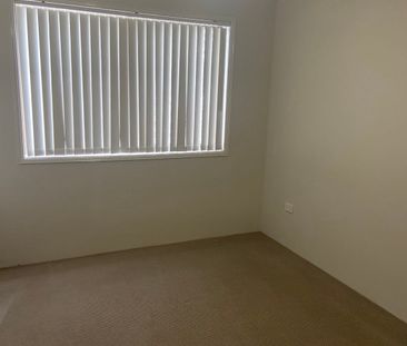 Bedroom with individual study room and bathroom - Photo 4