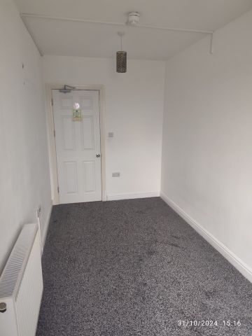 4 Bed Maisonette, Jeeyas Apartments, E16 - Photo 4