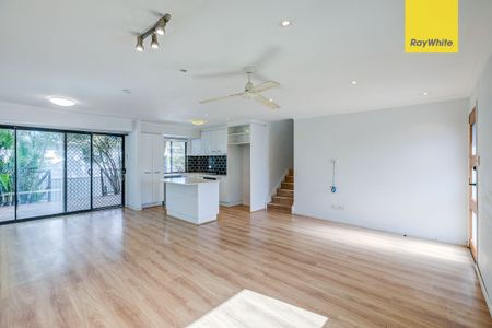 Charming Family Home - Photo 3