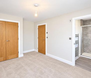 2 bedroom semi-detached house to rent - Photo 4