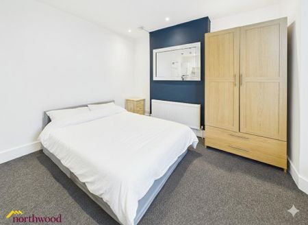 1 bedroom in a house share to rent - Photo 2