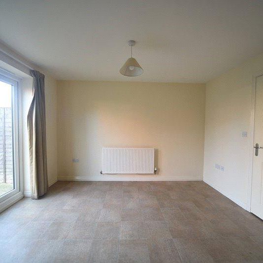 4 bedroom semi-detached house to rent - Photo 1