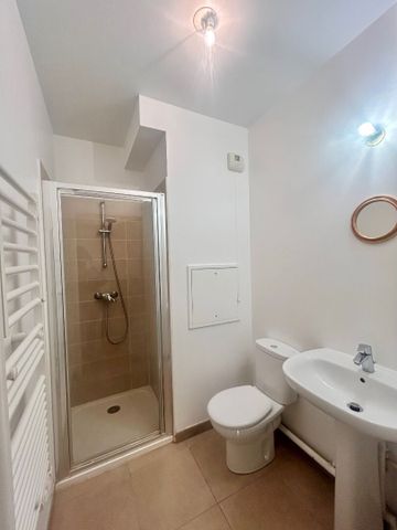 Location Appartement 4 pièces 82m² ST DENIS 93200 - Photo 4