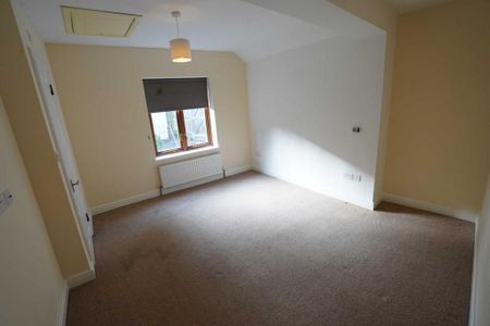 3 bedroom end of terrace house to rent - Photo 2